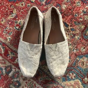 TOMS W10 Cream Embroidered Metallic Shoe Slip On